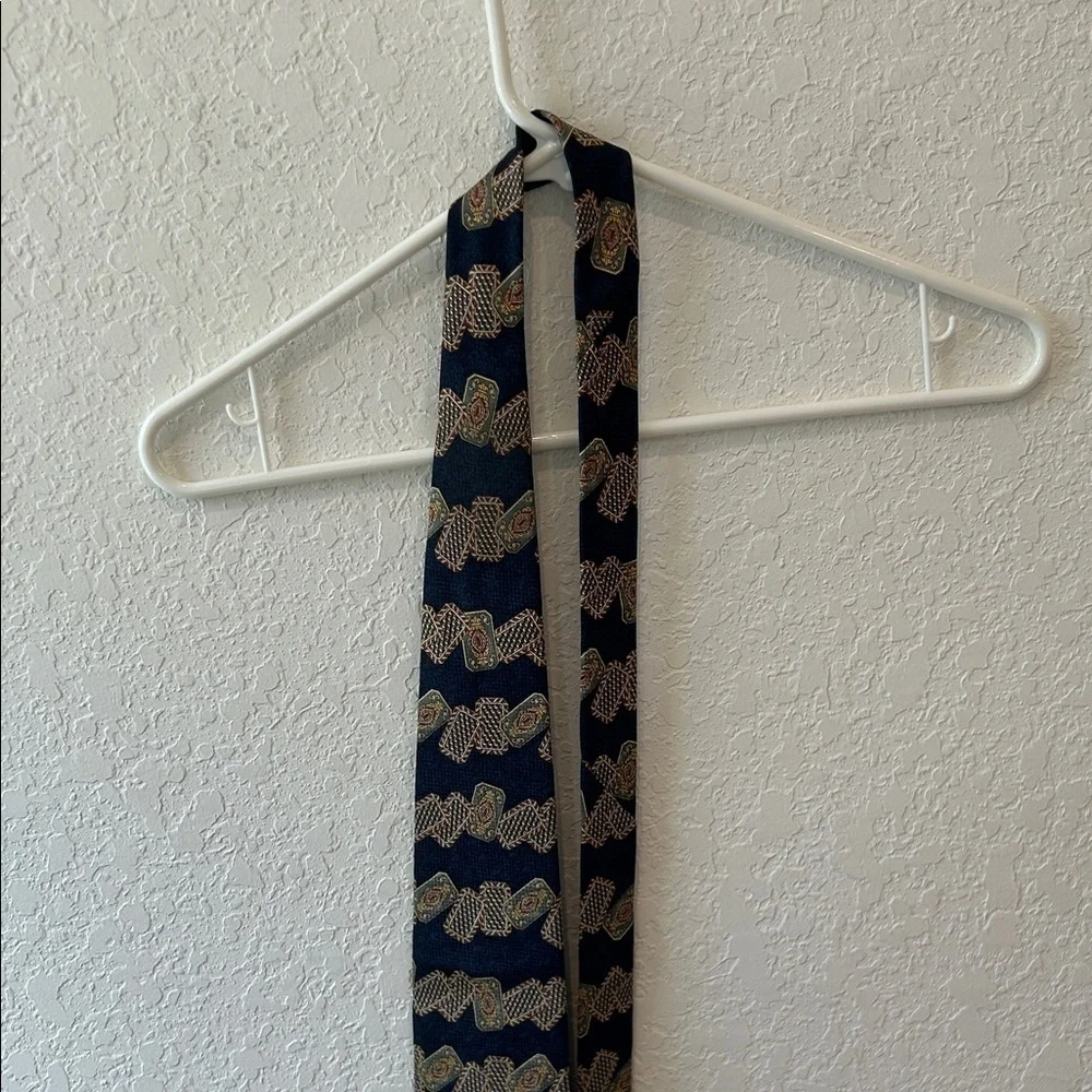 Vintage The Metropolitan Museum of Art 100% Imported Silk Tie